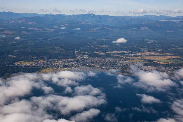 Güneşli Bir Yaz Sabahı Vancouver Adası Nda Küçük Bir Kasaba — Stok fotoğraf