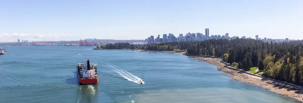 Luchtfoto Panoramisch Uitzicht Een Groot Container Schip Langs Stanley Park — Stockfoto