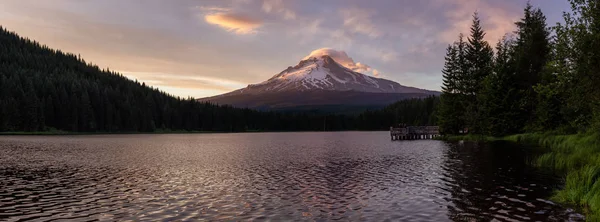 Vista Panorâmica Bonita Paisagem Hood Durante Pôr Sol Nublado Dramático — Fotografia de Stock