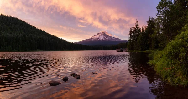 Bellissimo Paesaggio Veduta Del Monte Hood Durante Drammatico Tramonto Nuvoloso — Foto Stock