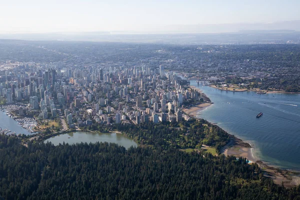 Aerial Udsigt Moderne Downtown City Løbet Solrig Sommerdag Taget Vancouver - Stock-foto