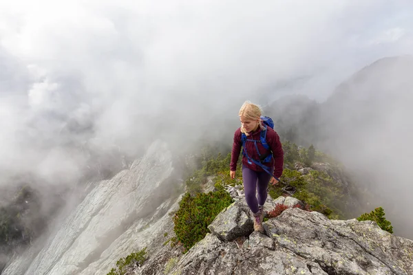 Adventurous Girl Hiking Steep Trail Beautiful Rocky Mountain Cloudy Summer — Stock Photo, Image