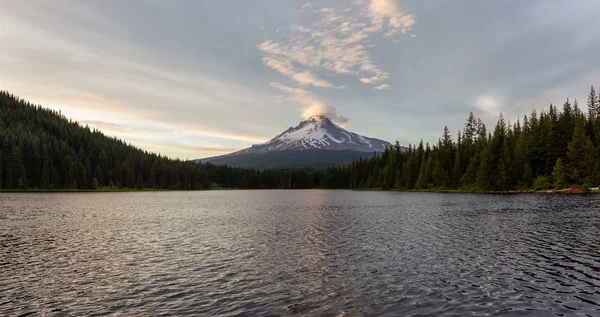 Gyönyörű Panoráma Táj Megtekintése Hood Során Drámai Zavaros Naplemente Venni — Stock Fotó