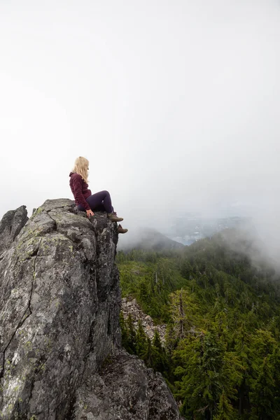 꼭대기에 크라운 마운틴 밴쿠버 캐나다에서 — 스톡 사진