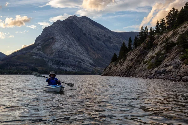 때아름다운 캐나다 산맥에 글레이셔 이었다 Taken Upper Waterton Lake Alberta — 스톡 사진