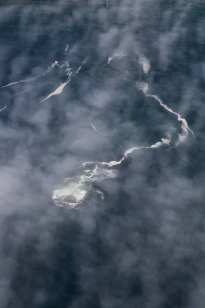 Luftaufnahme Von Oben Von Den Mit Wolken Und Nebel Bedeckten — Stockfoto