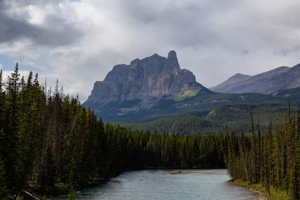 Όμορφη Θέα Του Καναδικού Ορεινού Τοπίου Κατά Διάρκεια Μιας Ζωντανής — Φωτογραφία Αρχείου