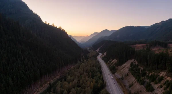 Luchtfoto Van Een Schilderachtige Weg Vallei Omringd Door Het Canadese — Stockfoto