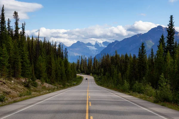 Γραφικός Δρόμος Στα Καναδικά Βραχώδη Όρη Κατά Διάρκεια Μιας Έντονης — Φωτογραφία Αρχείου