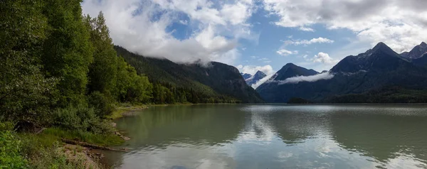 Prachtig Panoramisch Uitzicht Modder Meer Met Bergen Achtergrond Genomen Blue — Stockfoto