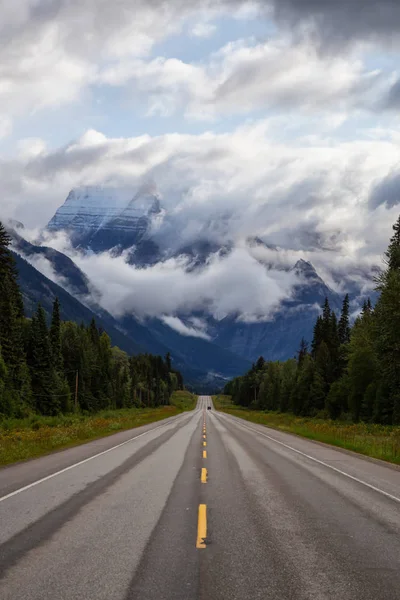 Όμορφη Θέα Του Yellowhead Highway Όρος Robson Στο Παρασκήνιο Κατά — Φωτογραφία Αρχείου