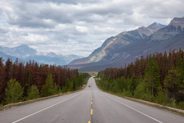 Ruta Panorámica Las Rocosas Canadienses Durante Una Vibrante Mañana Verano —  Fotos de Stock