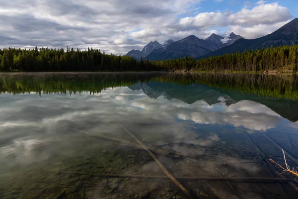 Beautiful View Herbert Lake Sunny Cloudy Summer Morning Taken Banff — Stock Photo, Image