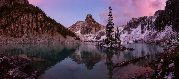 Bella Vista Panoramica Lago Ghiacciaio Nel Paesaggio Montano Canadese Durante — Foto Stock