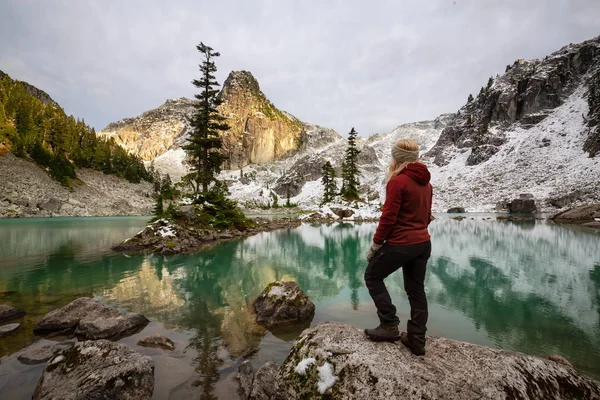 Adventurosa Menina Colômbia Britânica — Fotografia de Stock