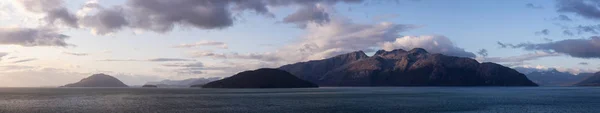 Prachtig Panoramisch Uitzicht Het Amerikaanse Berglandschap Aan Oceaankust Tijdens Een — Stockfoto