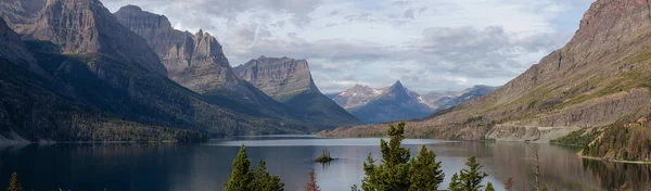 Beautiful Panoramic View Glacier Lake American Rocky Mountain Landscape Задньому — стокове фото