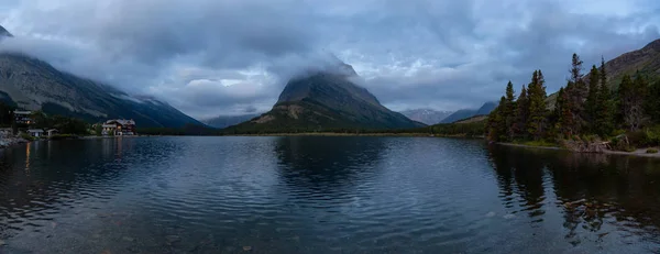 Beautiful Panoramic View Reflection Water Cloudy Morning Sunrise American Rockies — стокове фото