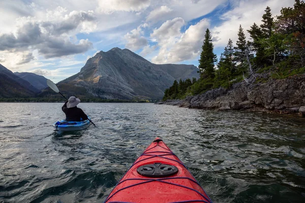 때아름다운 캐나다 산맥에 글레이셔 이었다 Taken Upper Waterton Lake Alberta — 스톡 사진