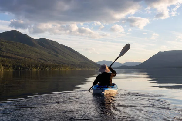 Adventurous Man Kayaking Lake Mcdonald Sunny Summer Evening American Rocky — Stock Photo, Image