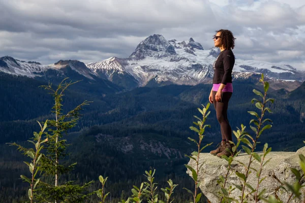 Squamish North Vancouver Canada September 2019 Adventurous Girl Cliff Enjoying — Stock Photo, Image