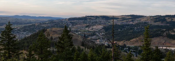 Belle Vue Aérienne Panoramique Une Ville Canadienne Kamloops Lors Lever — Photo