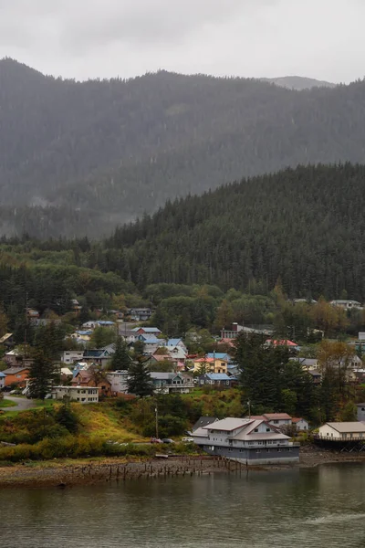 Όμορφη Θέα Μιας Μικρής Πόλης Juneau Κατά Διάρκεια Ενός Συννεφιασμένου — Φωτογραφία Αρχείου