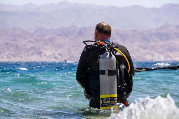 Eilat Israël April 2019 Scuba Diver Bereidt Zich Voor Een — Stockfoto