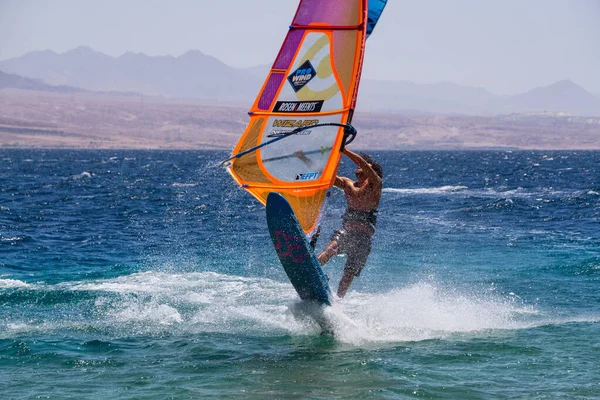 Eilat Izrael 2019 Április Adventurous Man Enjoy Water Sports Windsurfing — Stock Fotó