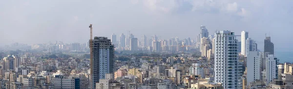 以色列中心区内坦亚 2019年4月4日 在多云和阳光灿烂的日出中 城市住宅区的空中景观 — 图库照片