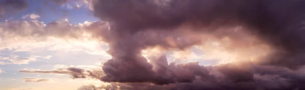 Schöner Blick auf die Wolkenlandschaft — Stockfoto