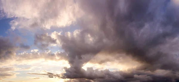 Bulutların Güzel Panoramik Görünümü — Stok fotoğraf