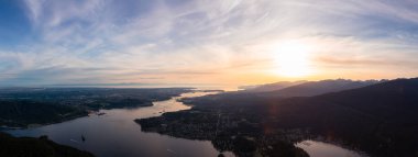 Modern Şehrin Havadan Panoramik Görünümü, Vancouver, BC, Kanada