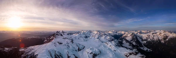 Letecký panoramatický pohled na kanadskou horskou krajinu — Stock fotografie
