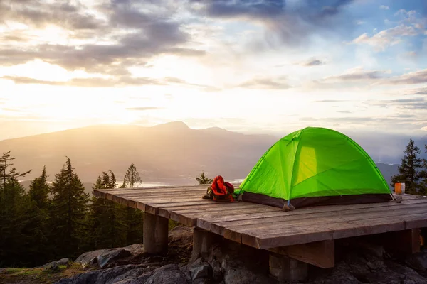 Camping Tent on top of a Mountain with Canadian Nature Landscape — Stock Photo, Image