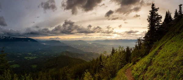 Beautiful Panoramic View of Fraser Valley during a colorful cloudy sunset. — Stock Photo, Image