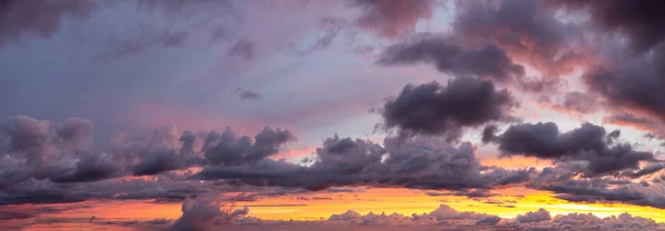 Bela vista panorâmica de Cloudscape — Fotografia de Stock