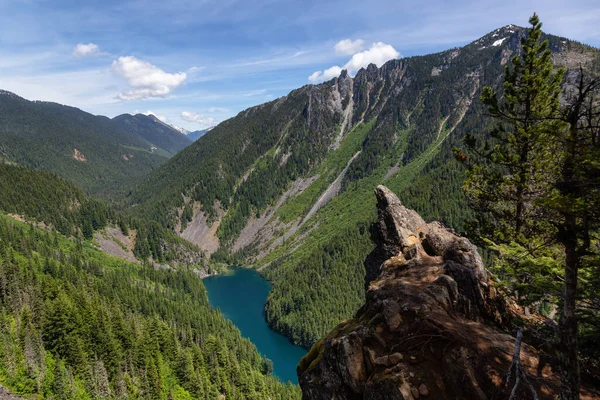 Bela vista da paisagem montanhosa canadense — Fotografia de Stock