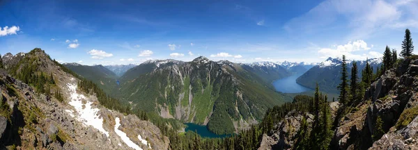 Bela vista panorâmica da paisagem montanhosa canadense — Fotografia de Stock