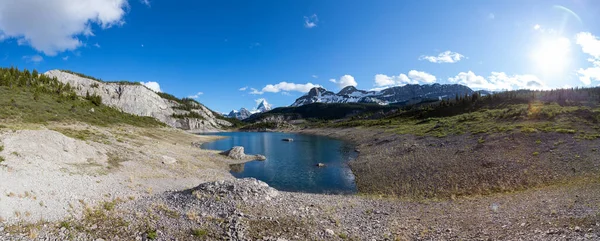 Beautiful Panoramic View of Og Lake in the Iconic Mt Assiniboine Provincial Park — Stock Photo, Image