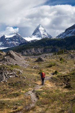 Banff yakınlarındaki Assiniboine Dağı İl Parkı 'nda Macera Yolculuğu
