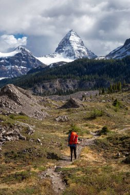 Banff yakınlarındaki Assiniboine Dağı İl Parkı 'nda Macera Yolculuğu