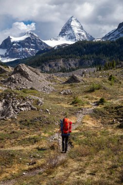 Banff yakınlarındaki Assiniboine Dağı İl Parkı 'nda Macera Yolculuğu