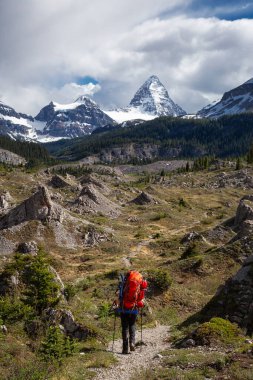 Banff yakınlarındaki Assiniboine Dağı İl Parkı 'nda Macera Yolculuğu