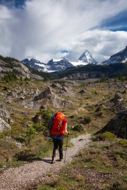 Banff yakınlarındaki Assiniboine Dağı İl Parkı 'nda Macera Yolculuğu
