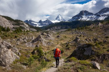 Banff yakınlarındaki Assiniboine Dağı İl Parkı 'nda Macera Yolculuğu