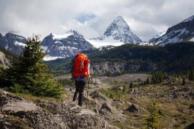 Banff yakınlarındaki Assiniboine Dağı İl Parkı 'nda Macera Yolculuğu