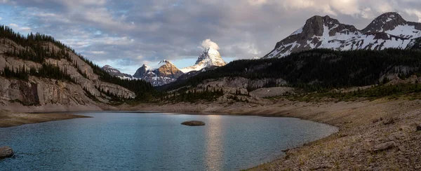 Parque Provincial Ícone Mt Assiniboine perto de Banff — Fotografia de Stock