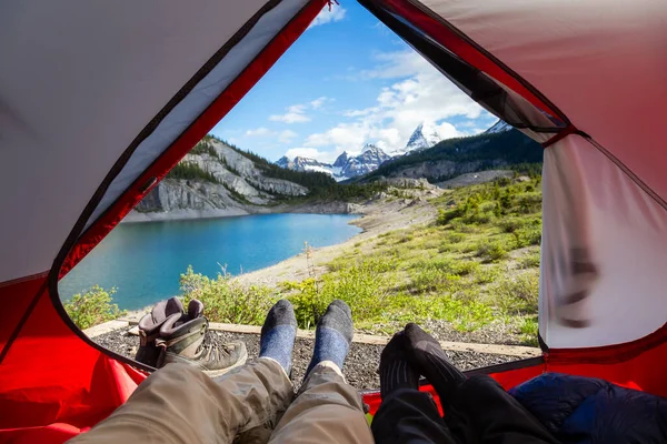 Iconische berg Assiniboine Provinciaal Park in de buurt van Banff — Stockfoto