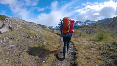 Banff yakınlarındaki Assiniboine Dağı İl Parkı 'nda Macera Yolculuğu